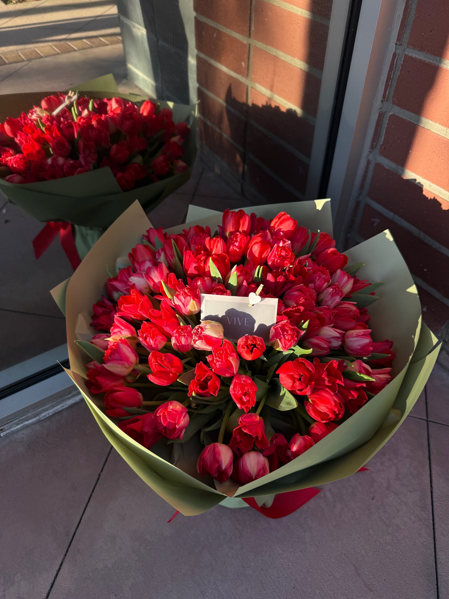 No. 028 Endless Tulip Love 100 Red Tulips