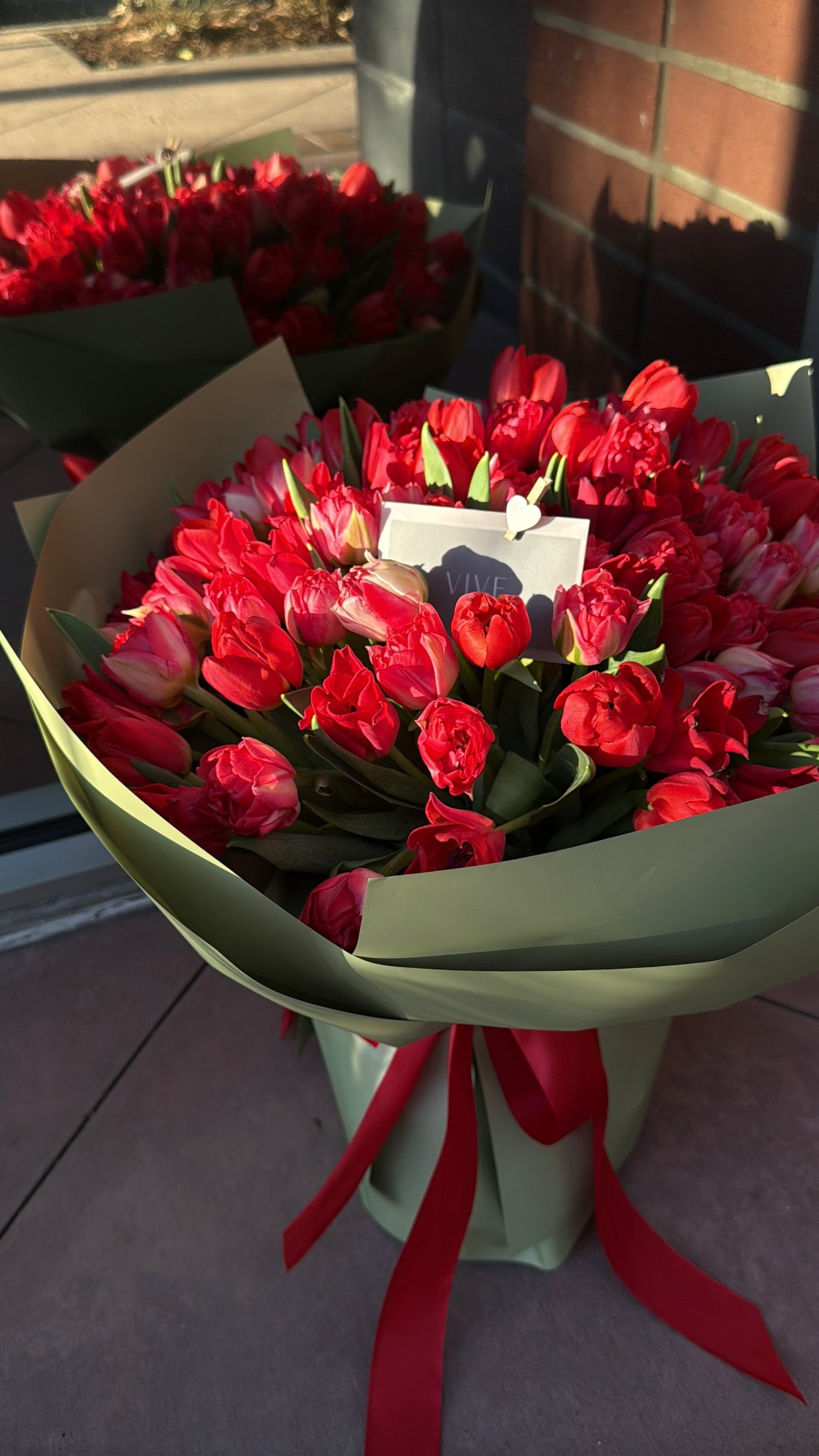 No. 028 Endless Tulip Love 100 Red Tulips
