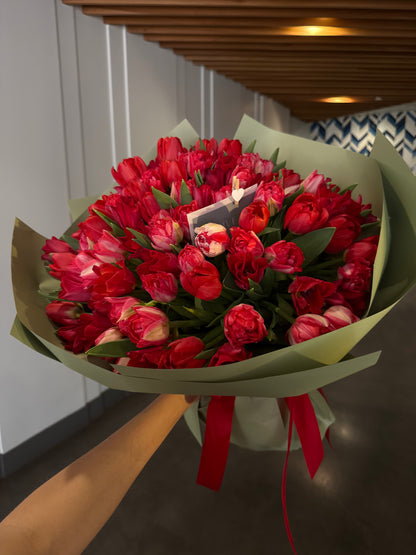 No. 028  Endless Tulip Love 100 Red Tulips